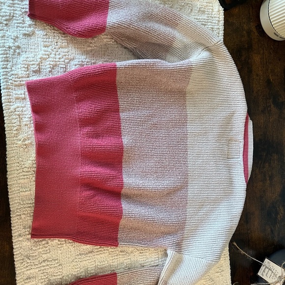 Guess size 4t girls pink beige sweater - Picture 3 of 3